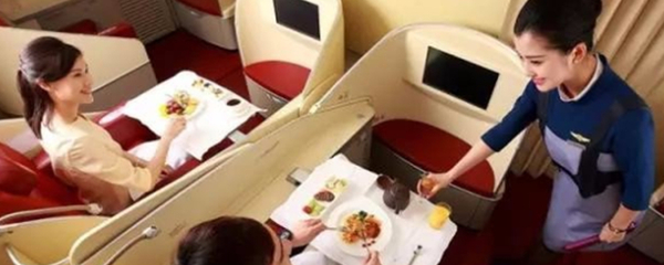 飛機上的正餐服務 為什么乘客能享用機上餐食？